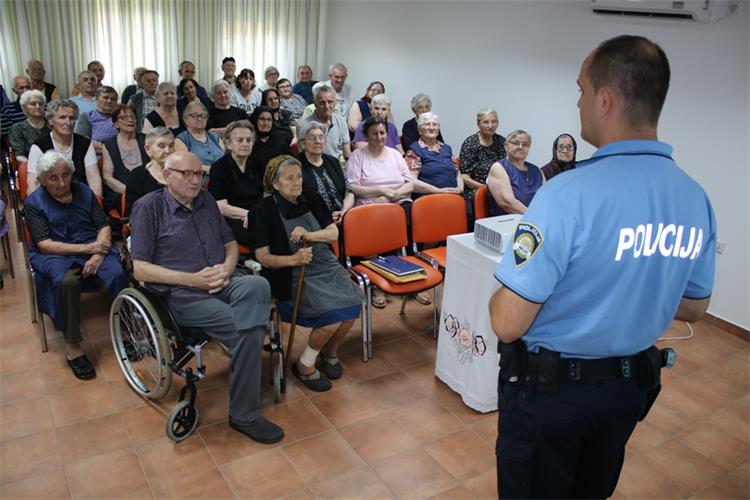 Slika /Sigurnost starijih osoba u prometu/IMG_1325.JPG